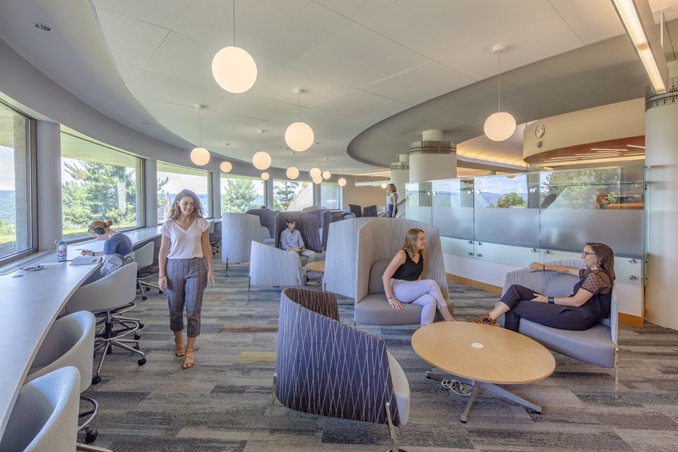 Curved meeting and workspace desks, conversation areas, seating and tables