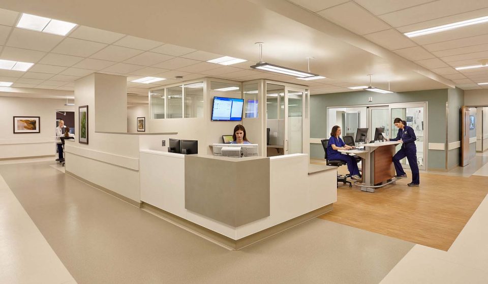 Healthcare-Nurse-Physician-Station-Sit-Stand-Desk-Meeting-Pod